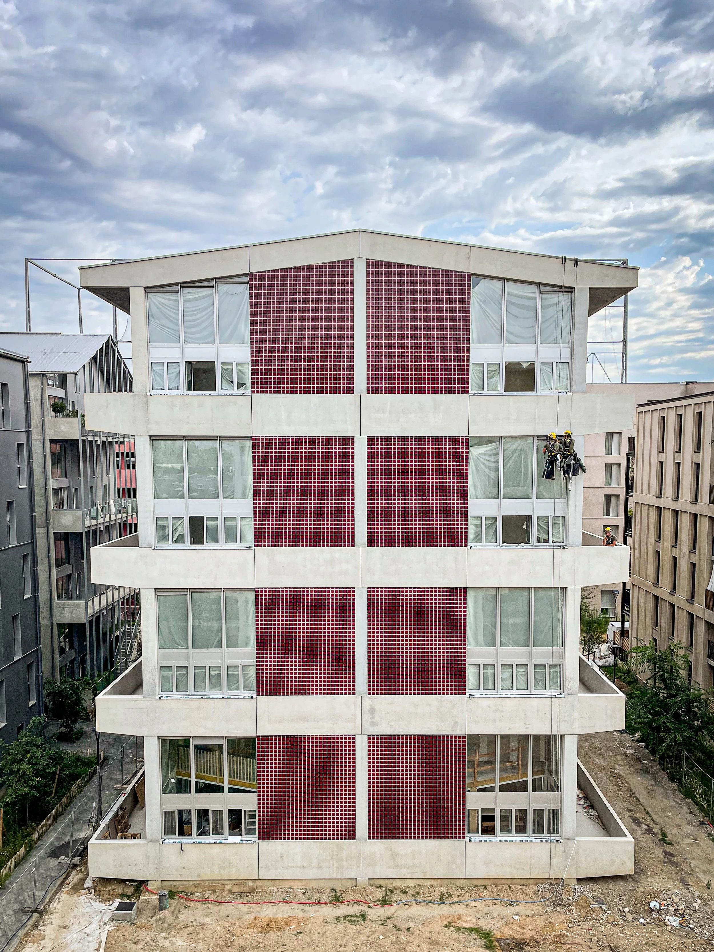 Intervention de cordistes MS Access pour finitions sous contrôle chez SOLUTEC à Bordeaux (bâtiment) – 2